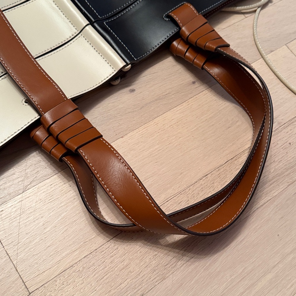 Staud two-Tone Black and Cream Tote Bag - Picture 4 of 5